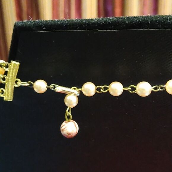 Vintage Hong Kong Three Strand Pink/White Beaded Gold Tone Metal Necklace - Picture 3 of 9